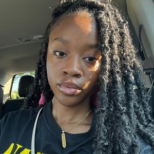 Meet your Posher, Malia